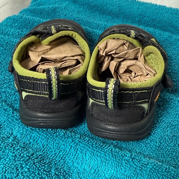 Keen Baby Boys Sz 6 Waterproof Washable Hiking Shoes Unisex Blk/Grn - Picture 3 of 8